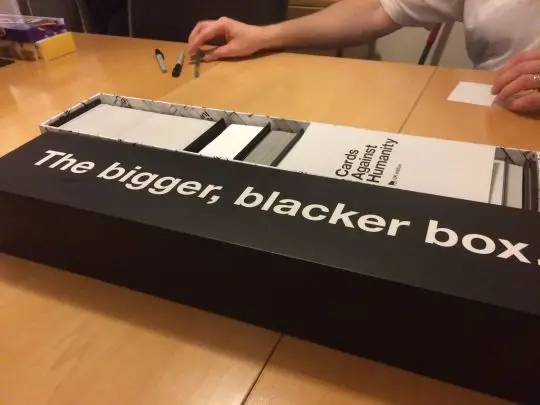 Portada Cards Against Humanity: The Bigger, Blacker Box David Munk